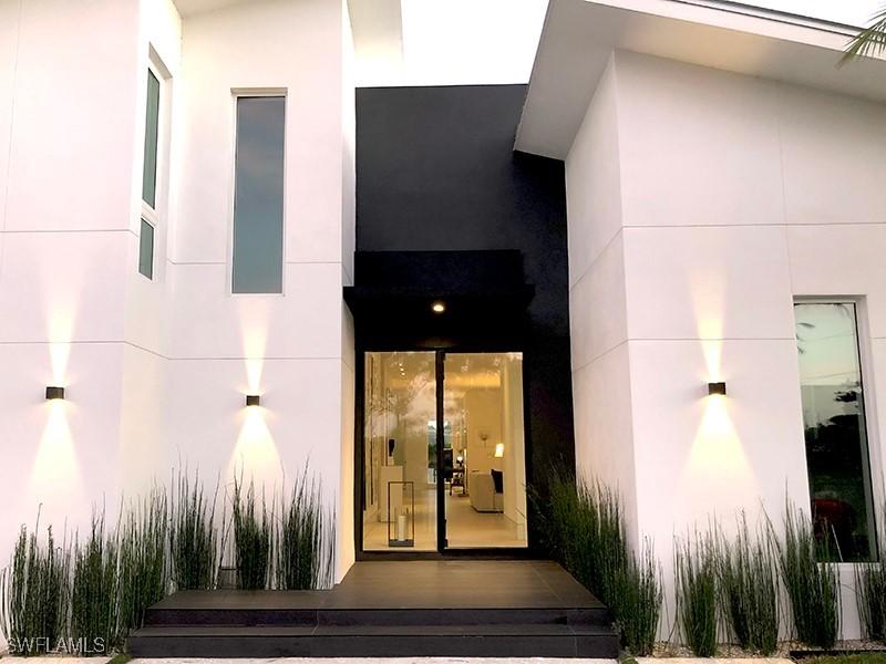 1218 14th Ave., Naples, FL 34102