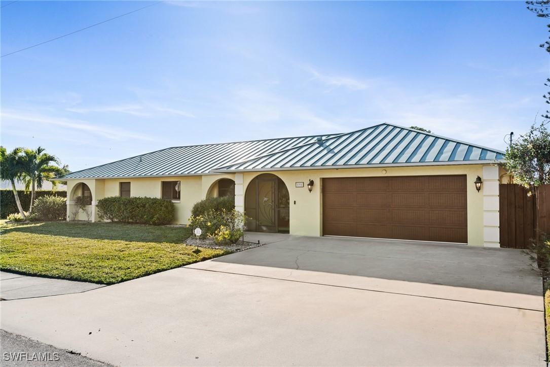 595 103rd Ave., Naples, FL 34108