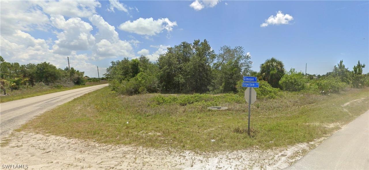 1080 Edgerton Ave., Lehigh Acres, FL 33974