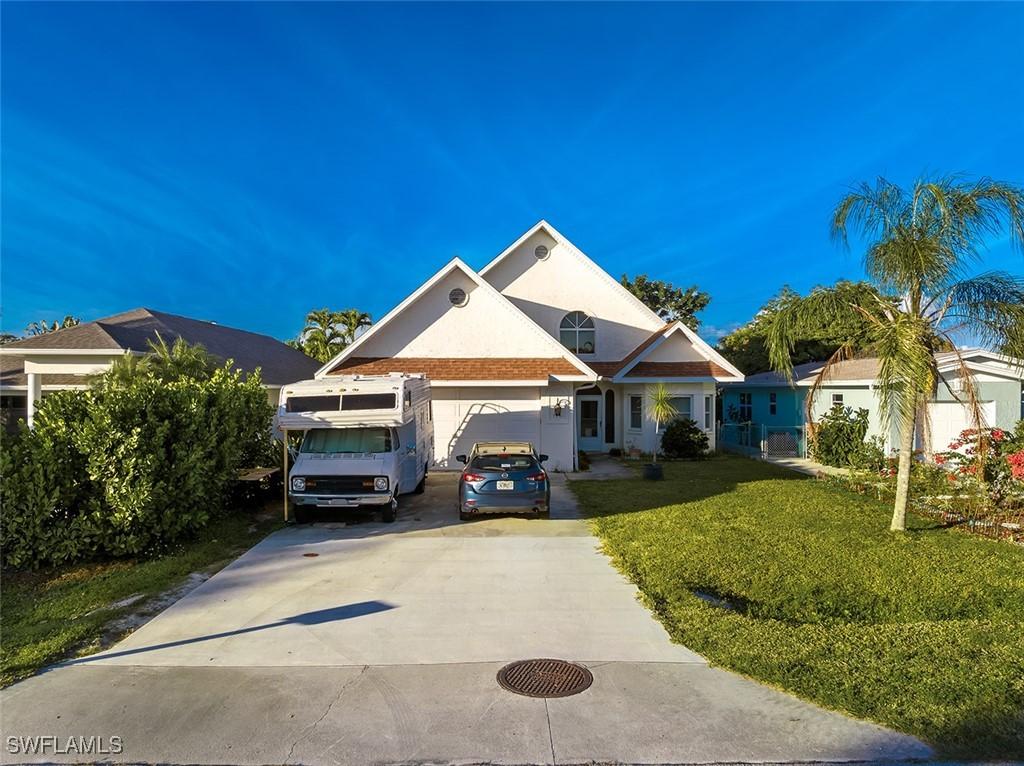 739 102nd Ave., Naples, FL 34108