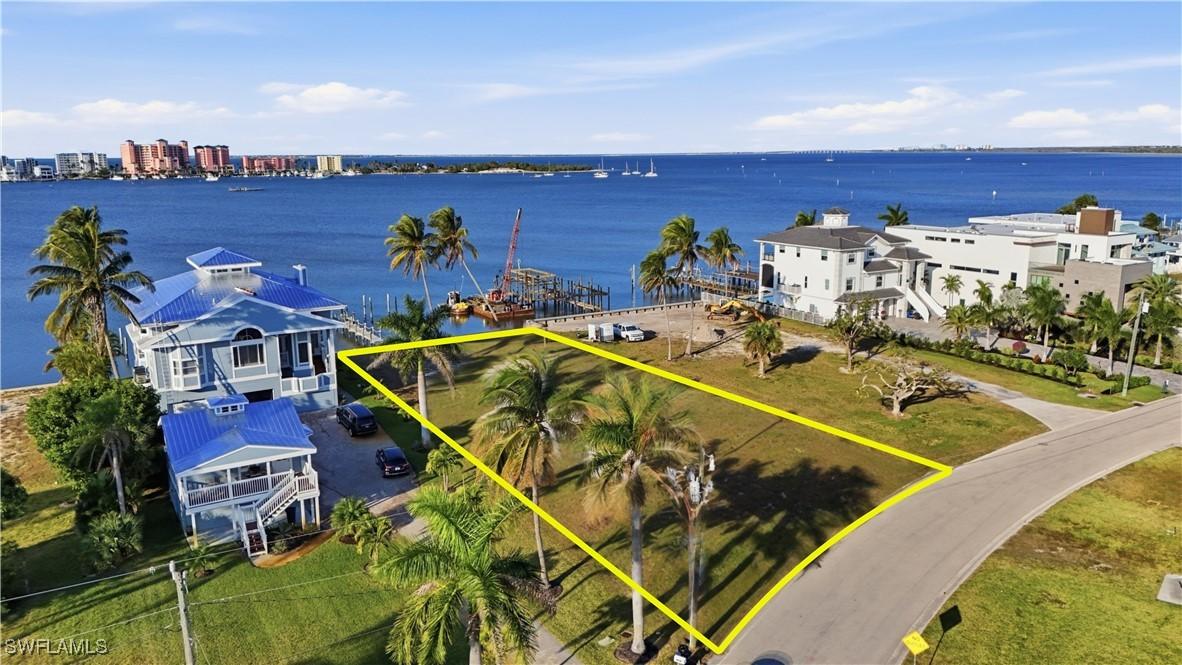 948 San Carlos Dr., Fort Myers Beach, FL 33931