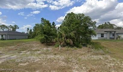 439 Redwing St., Lehigh Acres, FL 33974