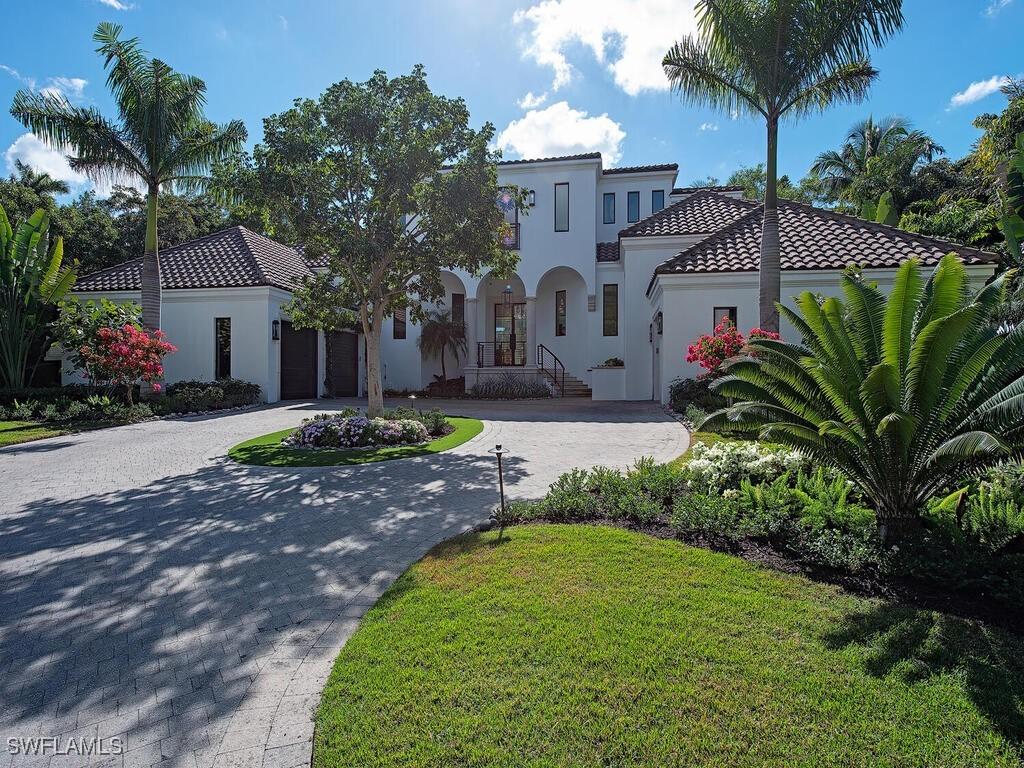 2375 Lantern Ln., Naples, FL 34102