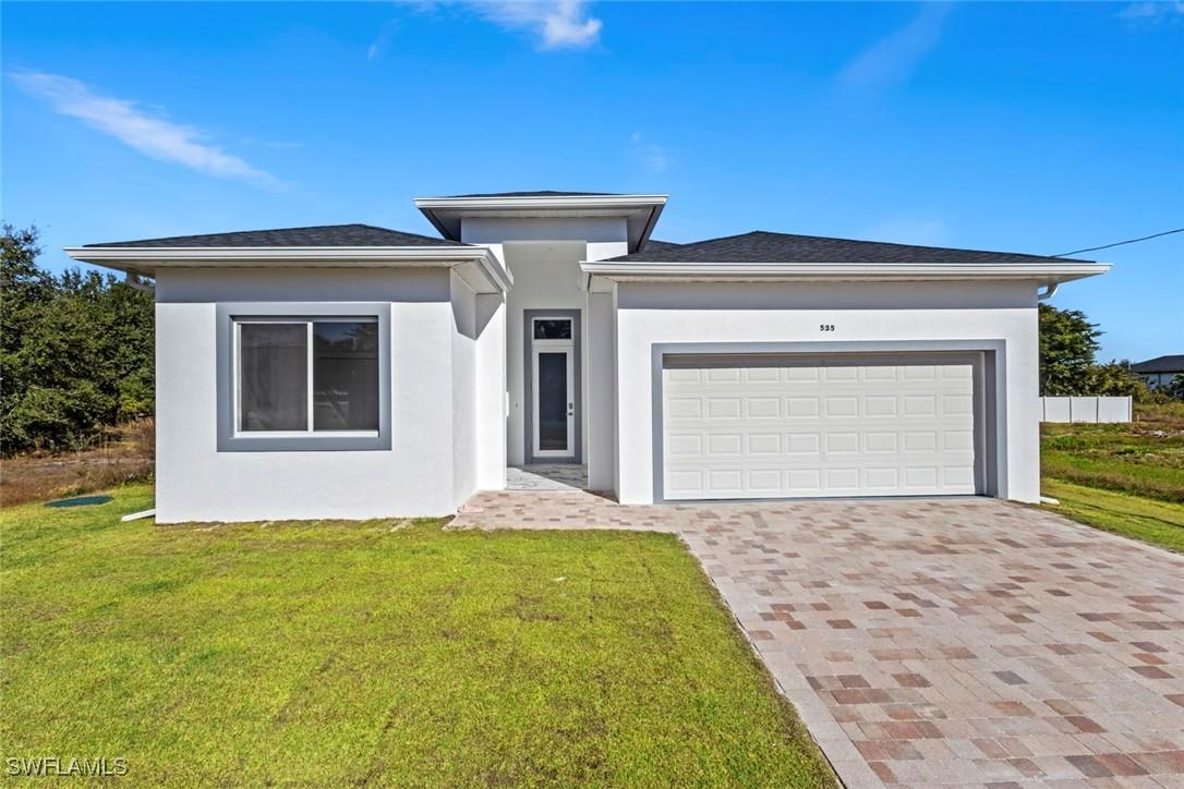 535 Manhattan St., Lehigh Acres, FL 33974