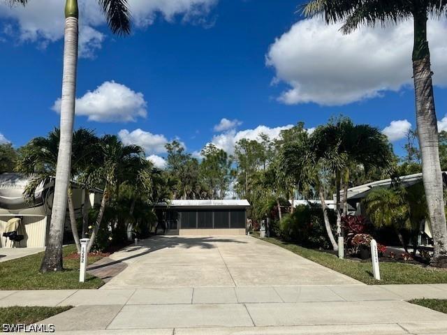 1292 Diamond Lake Cir., Naples, FL 34114