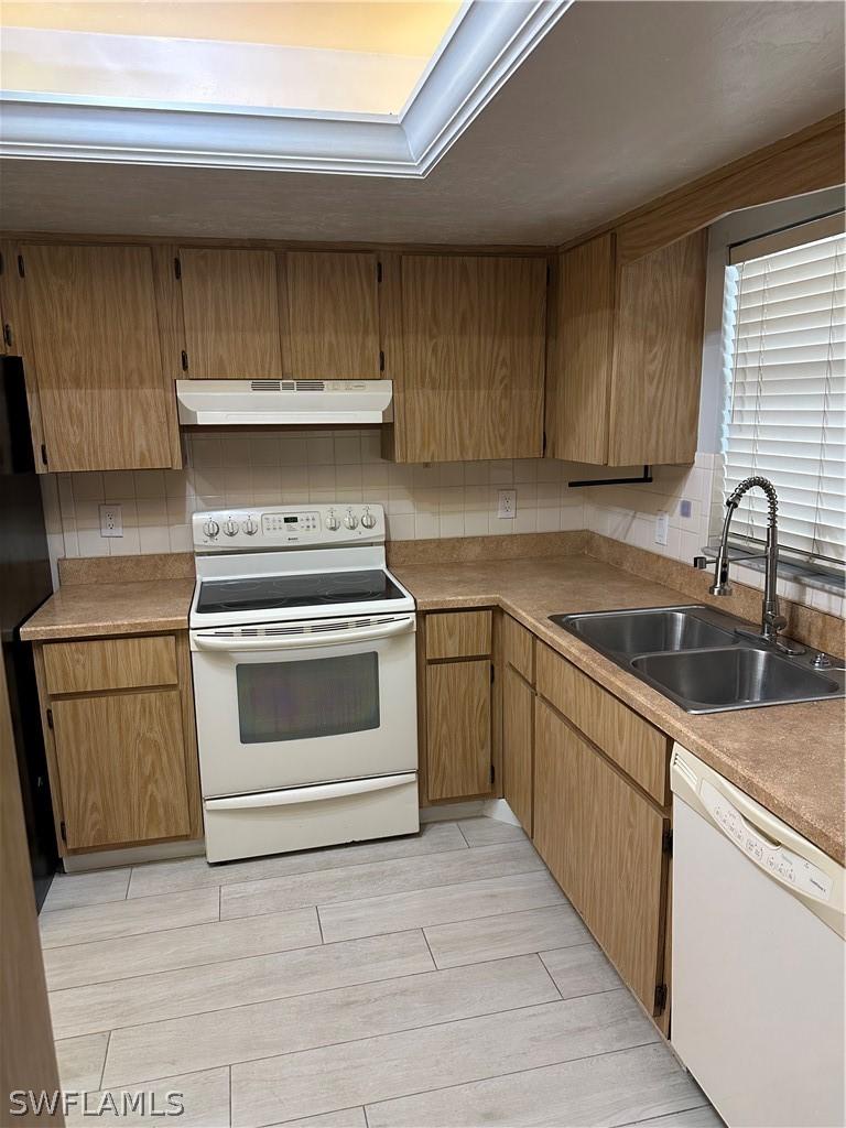 4955 Pepper Cir. #B206, Naples, FL 34113