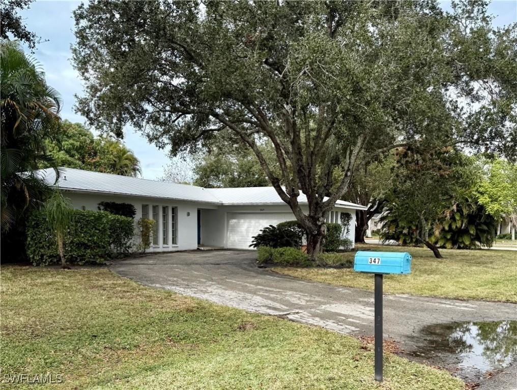 347 Burning Tree Dr., Naples, FL 34105