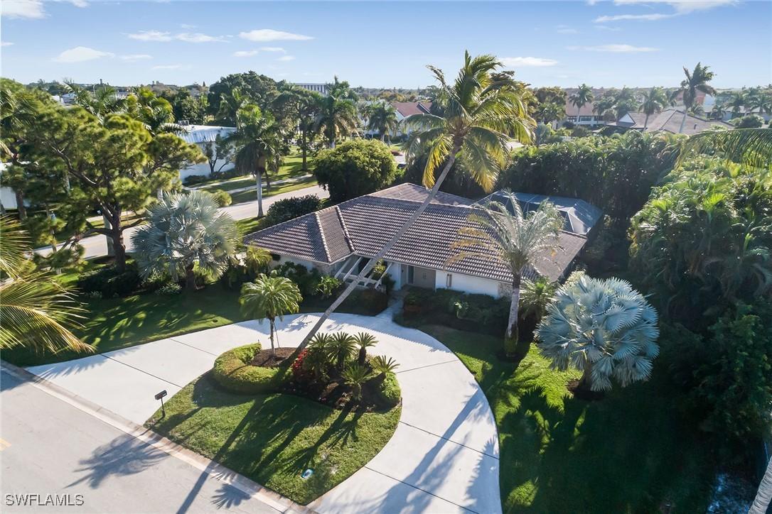 748 Willowhead Dr., Naples, FL 34103