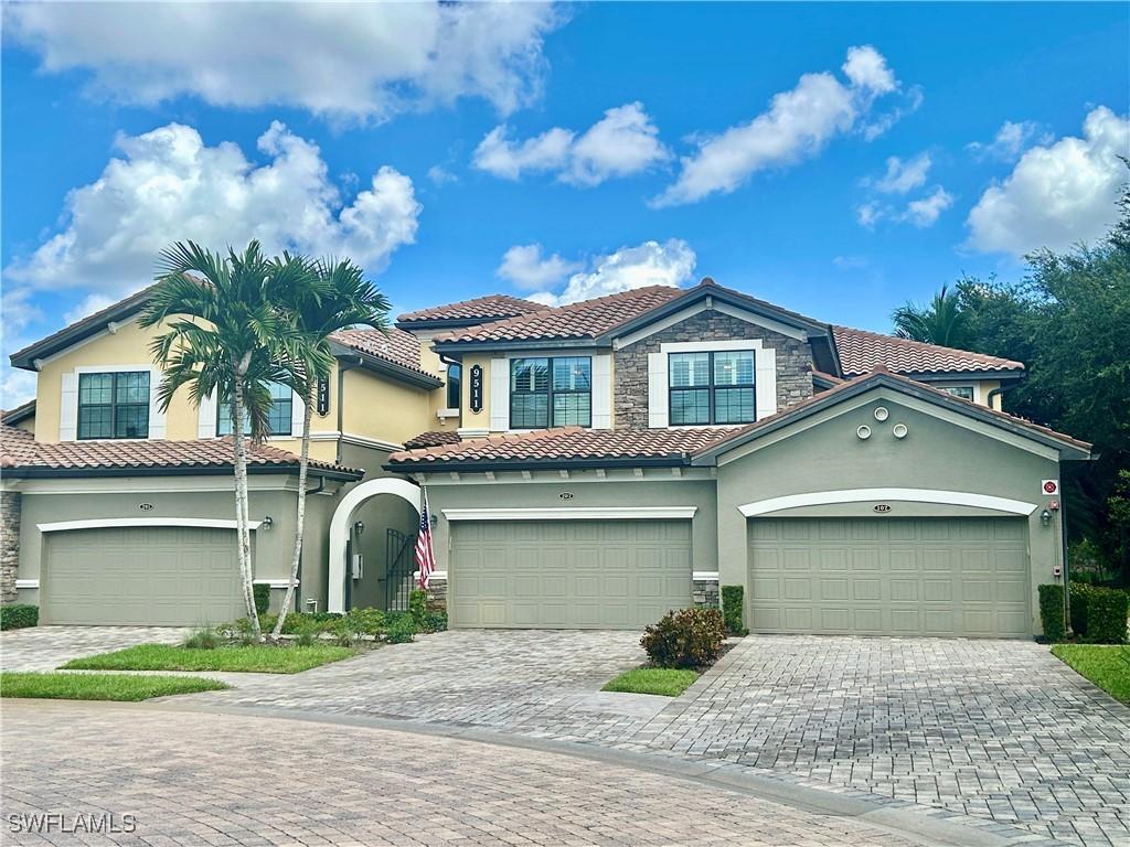 9511 Napoli Ln. #202, Naples, FL 34113