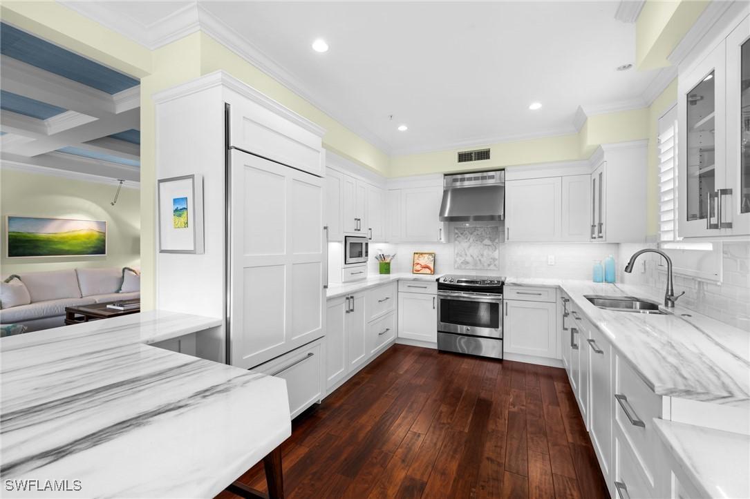 2120 Aberdeen Ln. #101, Naples, FL 34109