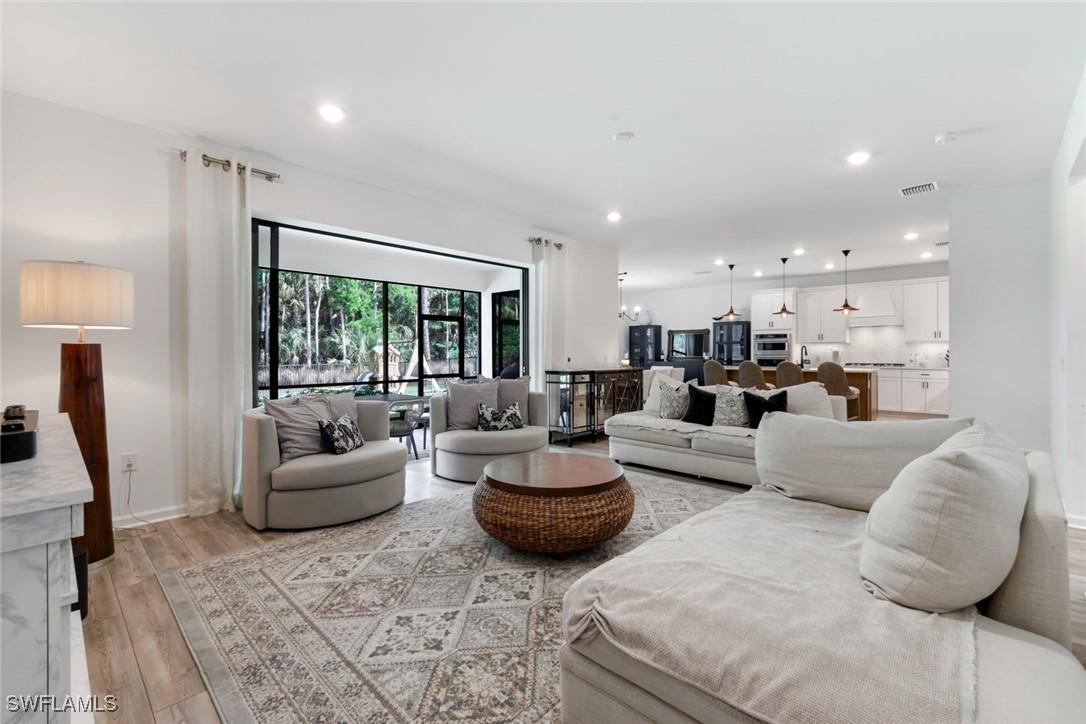 10427 Ventana Ln., Naples, FL 34120