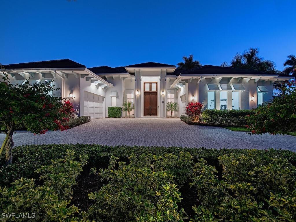 452 Putter Point Dr., Naples, FL 34103
