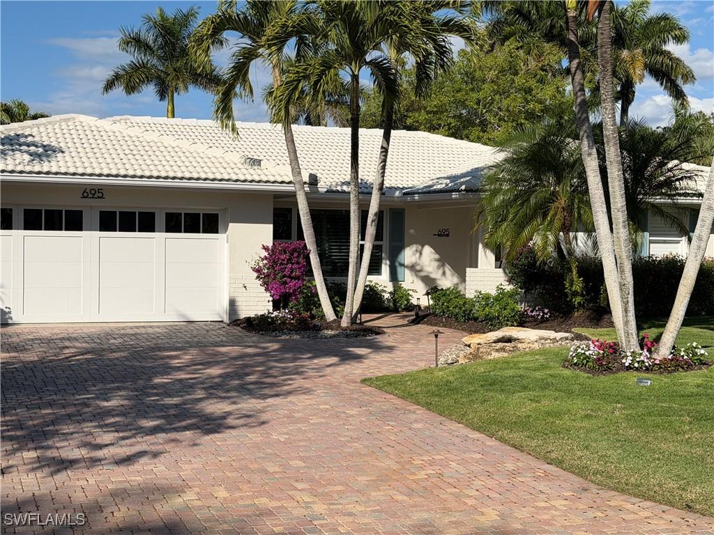 695 Regatta Rd., Naples, FL 34103