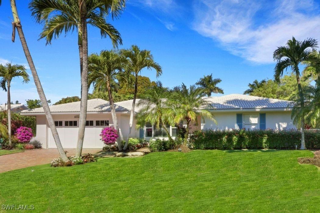 695 Regatta Rd., Naples, FL 34103