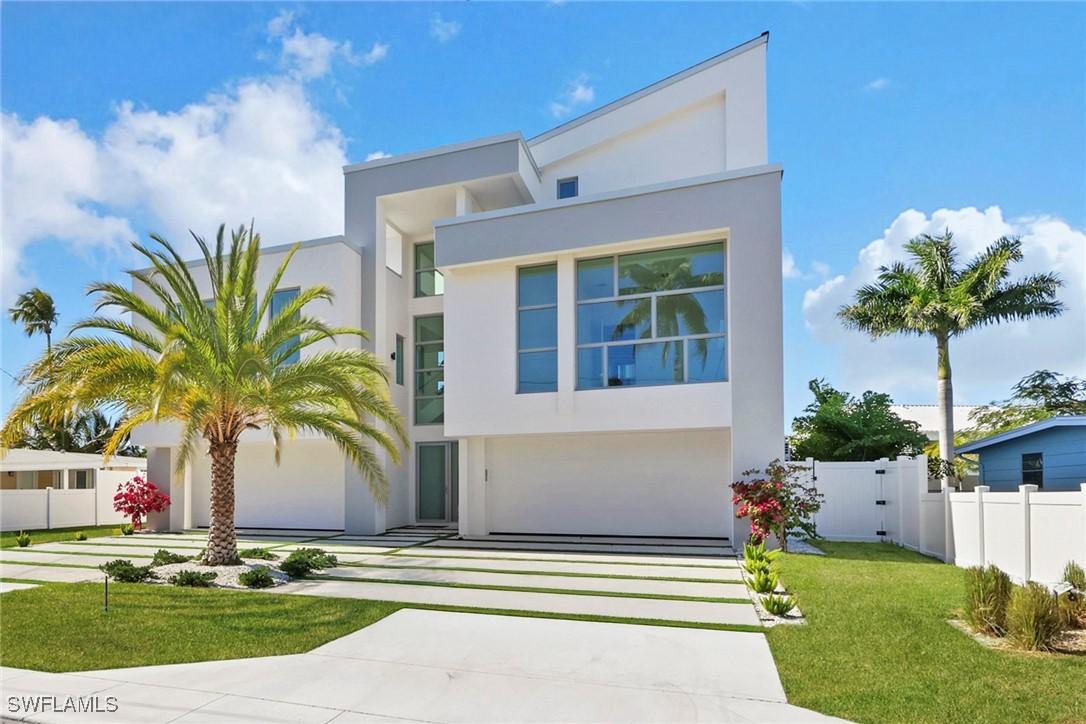 1798 Holiday Ln., Naples, FL 34104