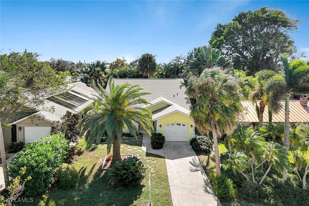 812 102nd Ave., Naples, FL 34108