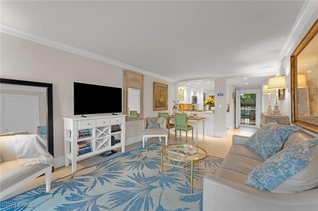 335 8th Ave., Naples, FL 34102