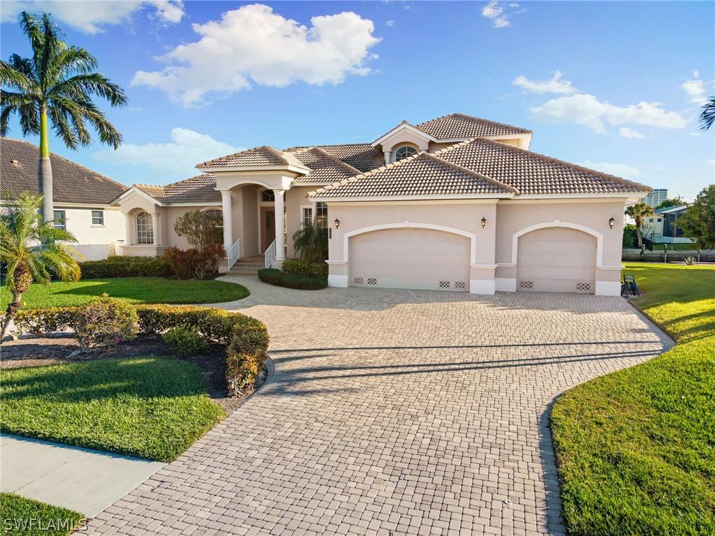 757 Bluebonnet Ct., Marco Island, FL 34145