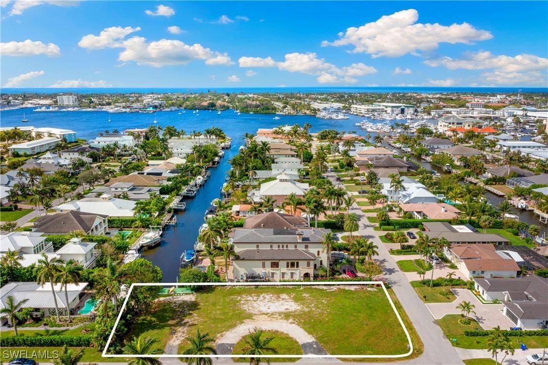 1585 Pelican Ave., Naples, FL 34102