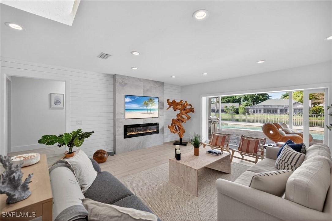 2341 Mayfield Ct. #8, Naples, FL 34105