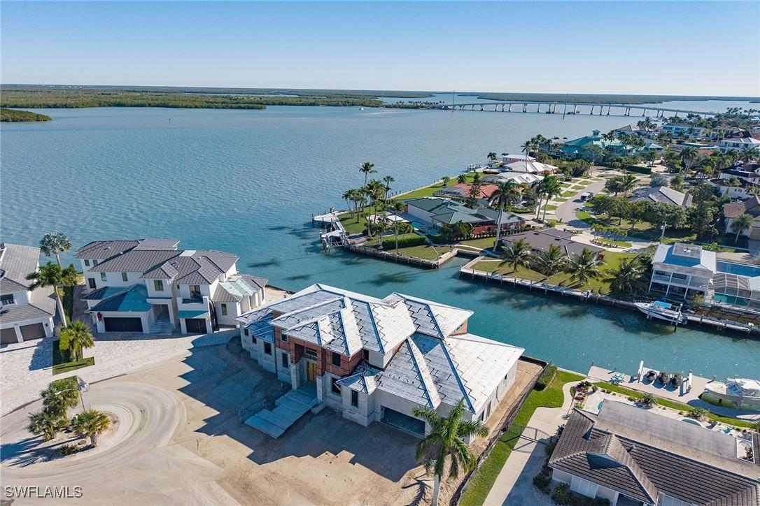 975 Sundrop Ct., Marco Island, FL 34145