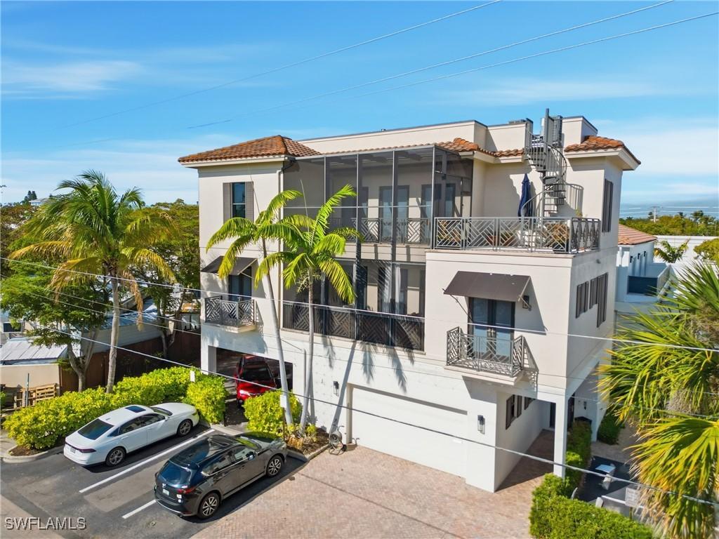 340 12th Ave. #6, Naples, FL 34102