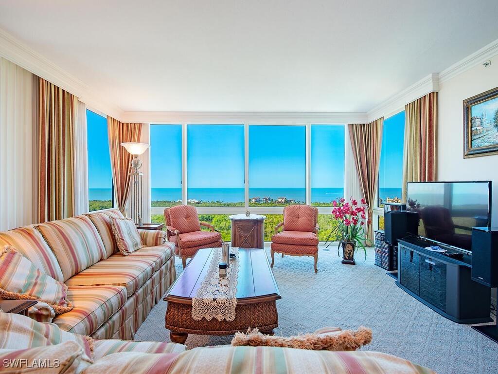 7515 Pelican Bay Blvd. #17A, Naples, FL 34108