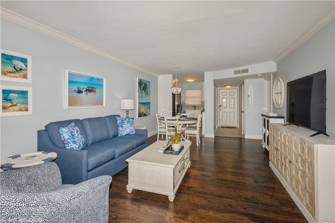 190 Turtle Lake Ct. #311, Naples, FL 34105