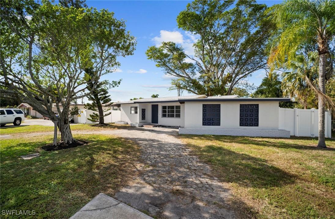 4244 Ellen Ave., Fort Myers, FL 33901
