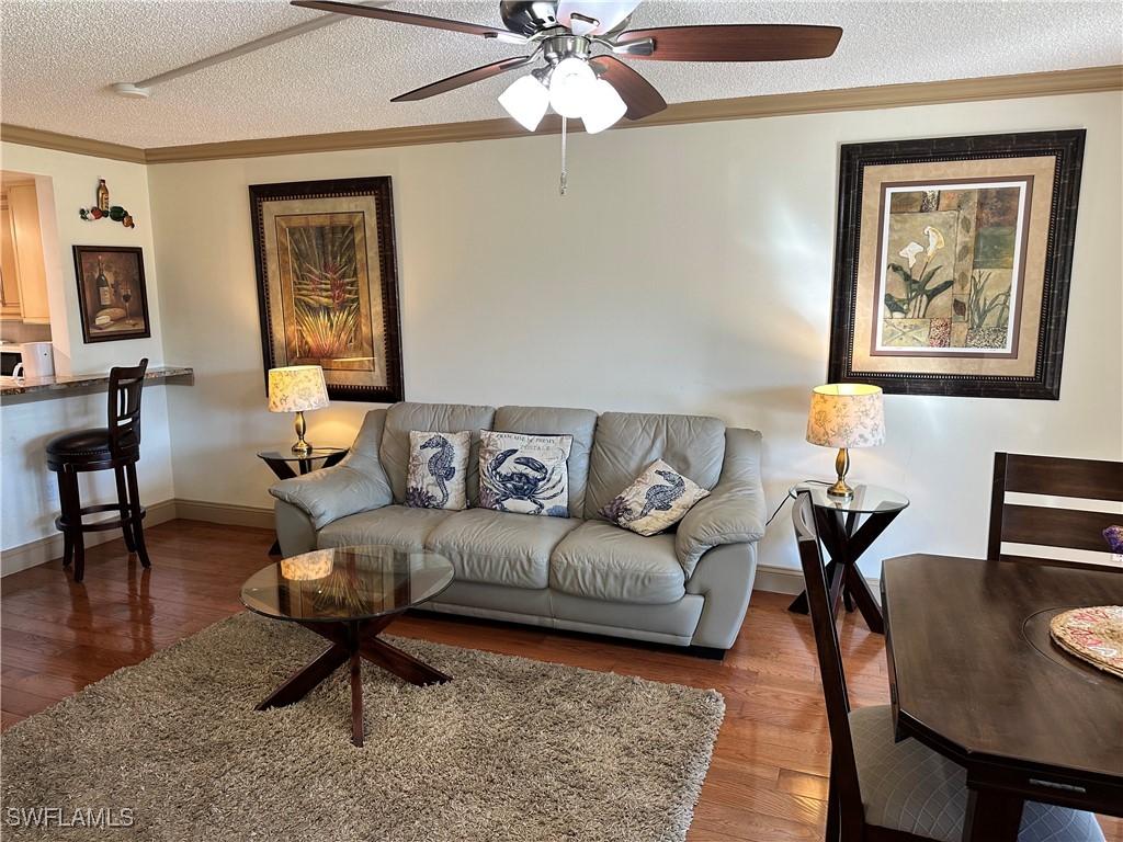 190 Turtle Lake Ct. #202, Naples, FL 34105