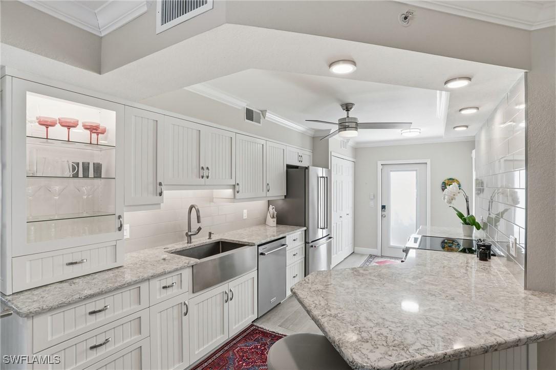 4945 Cougar Ct. #105, Naples, FL 34109