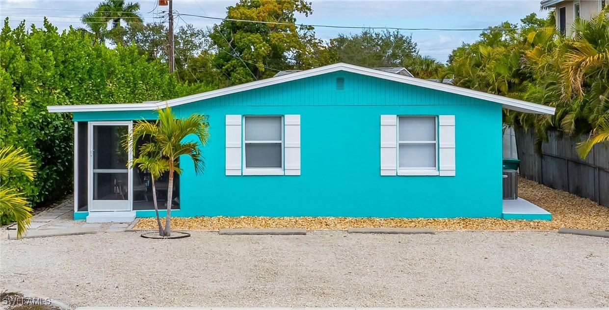 807 106th Ave., Naples, FL 34108