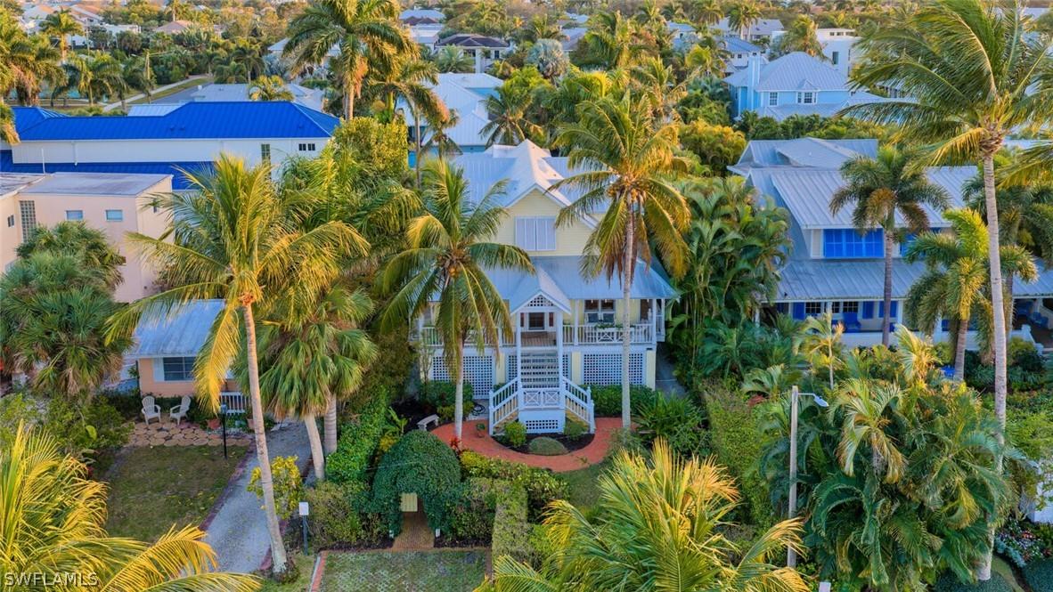 756 8th Ave., Naples, FL 34102