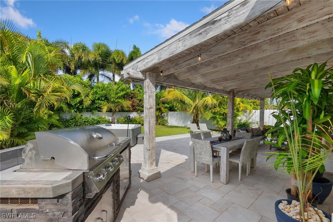 771 94th Ave., Naples, FL 34108