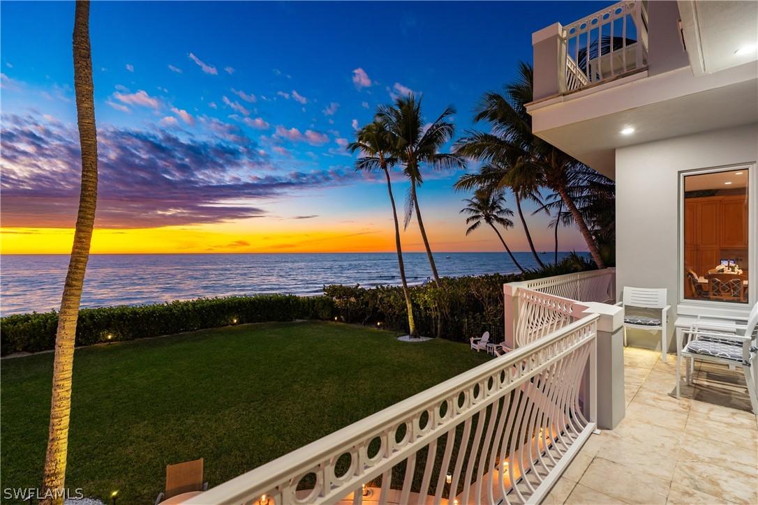 25 2nd Ave., Naples, FL 34102
