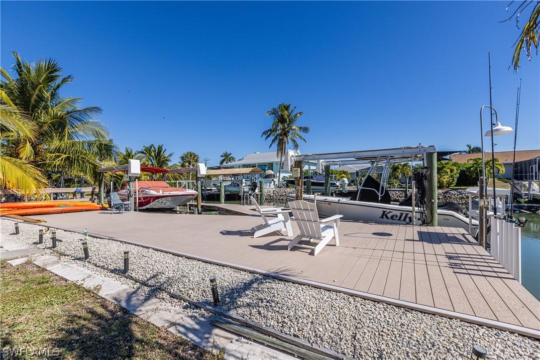 403 Grenada Ave., Naples, FL 34113