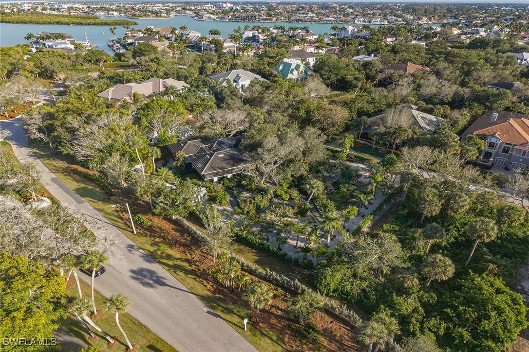 386 Live Oak Ln., Marco Island, FL 34145