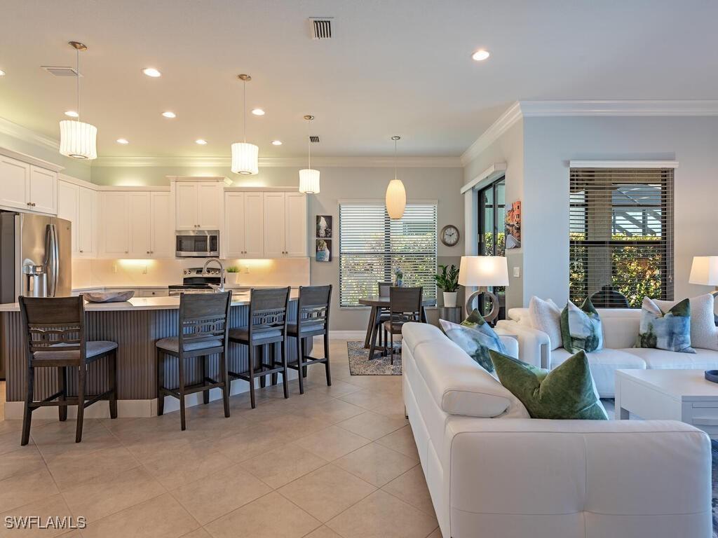 3693 Pleasant Springs Dr., Naples, FL 34119