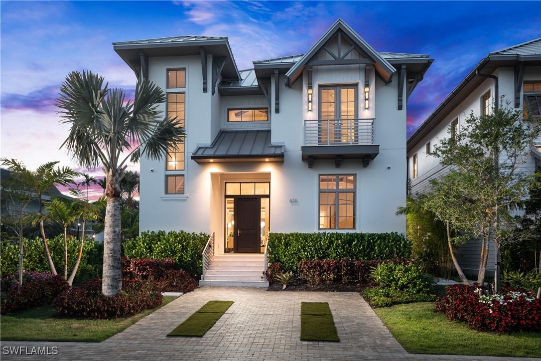 835 11th Ave., Naples, FL 34102