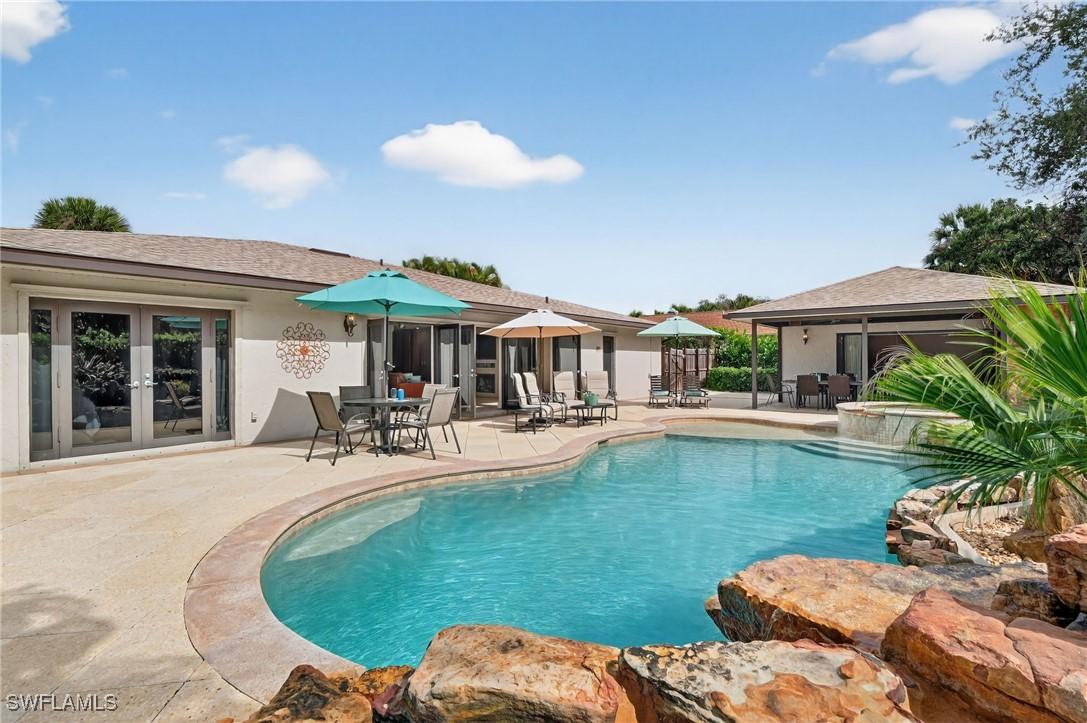 542 92nd Ave., Naples, FL 34108