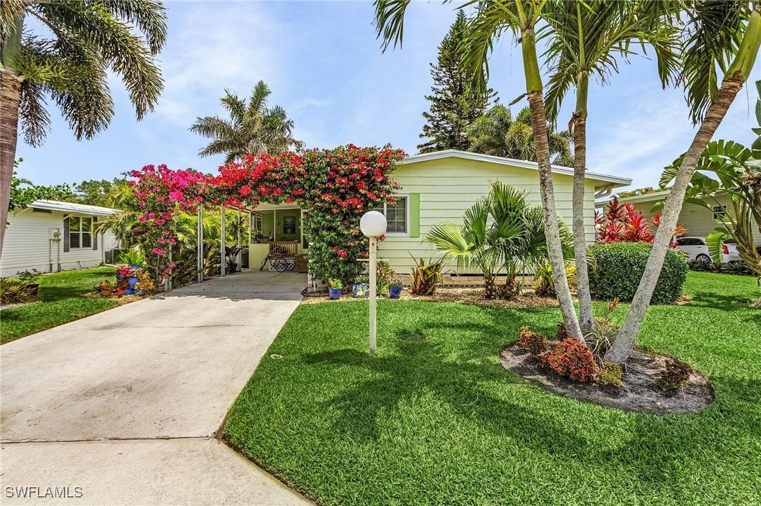 604 Charlemagne Blvd., Naples, FL 34112