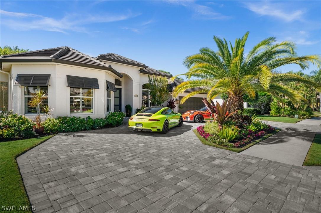 985 Spanish Moss Tr., Naples, FL 34108