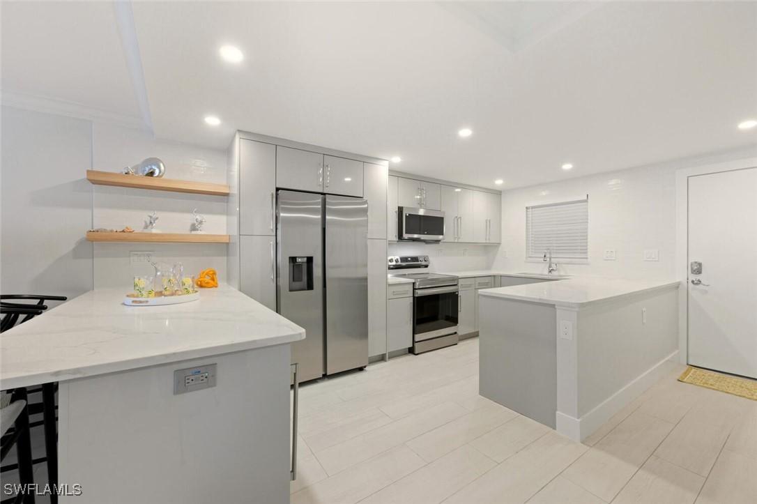 900 8th Ave. #103, Naples, FL 34102