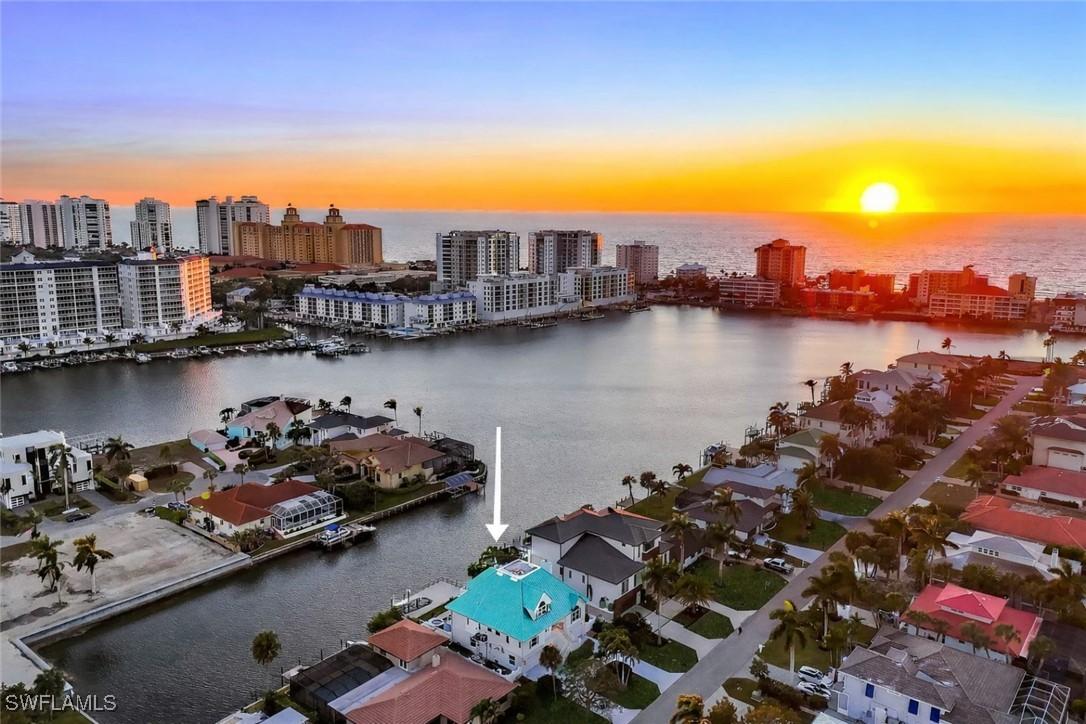 464 Oak Ave., Naples, FL 34108