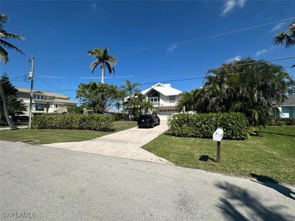 405 Cristobal St., Naples, FL 34113