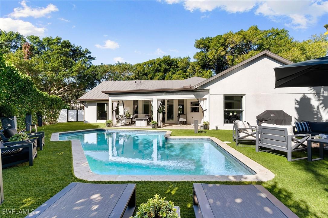 2570 Crayton Rd., Naples, FL 34103