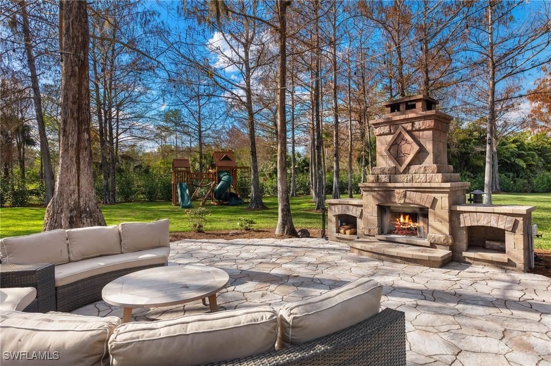 5271 Cherry Wood Dr., Naples, FL 34119