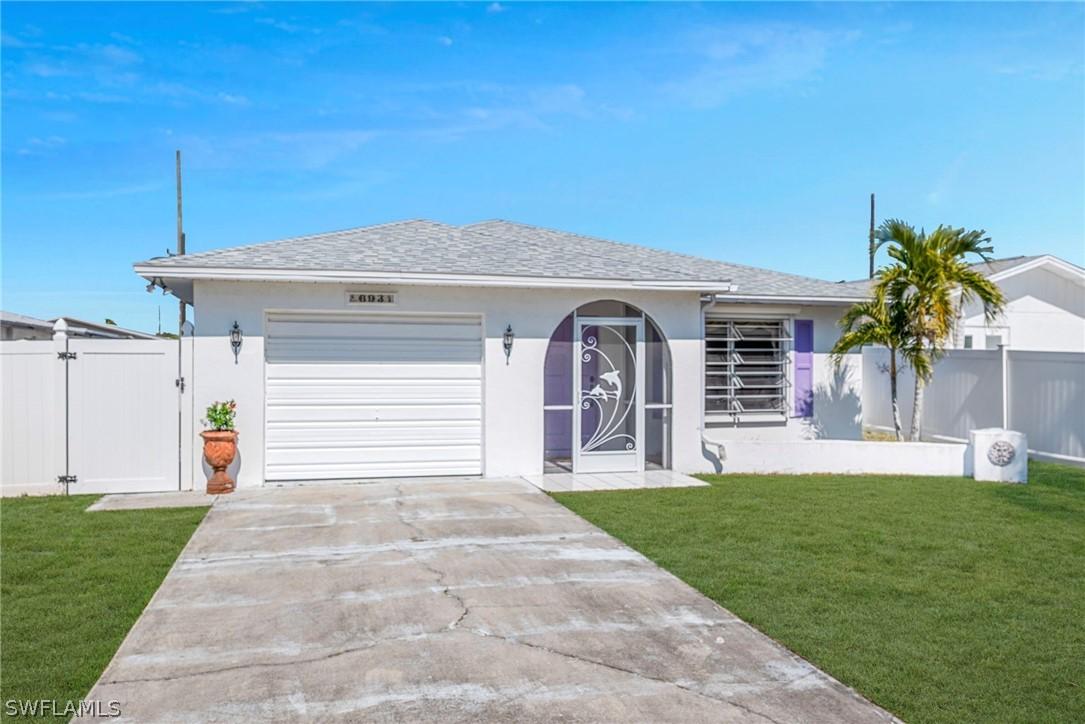 693 95th Ave., Naples, FL 34108