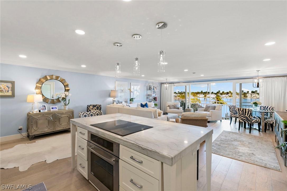 2800 Gulf Shore Blvd. #305, Naples, FL 34103