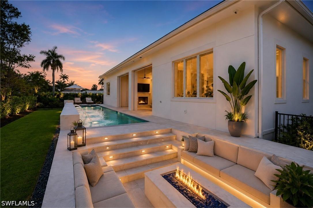 623 Park Shore Dr., Naples, FL 34103